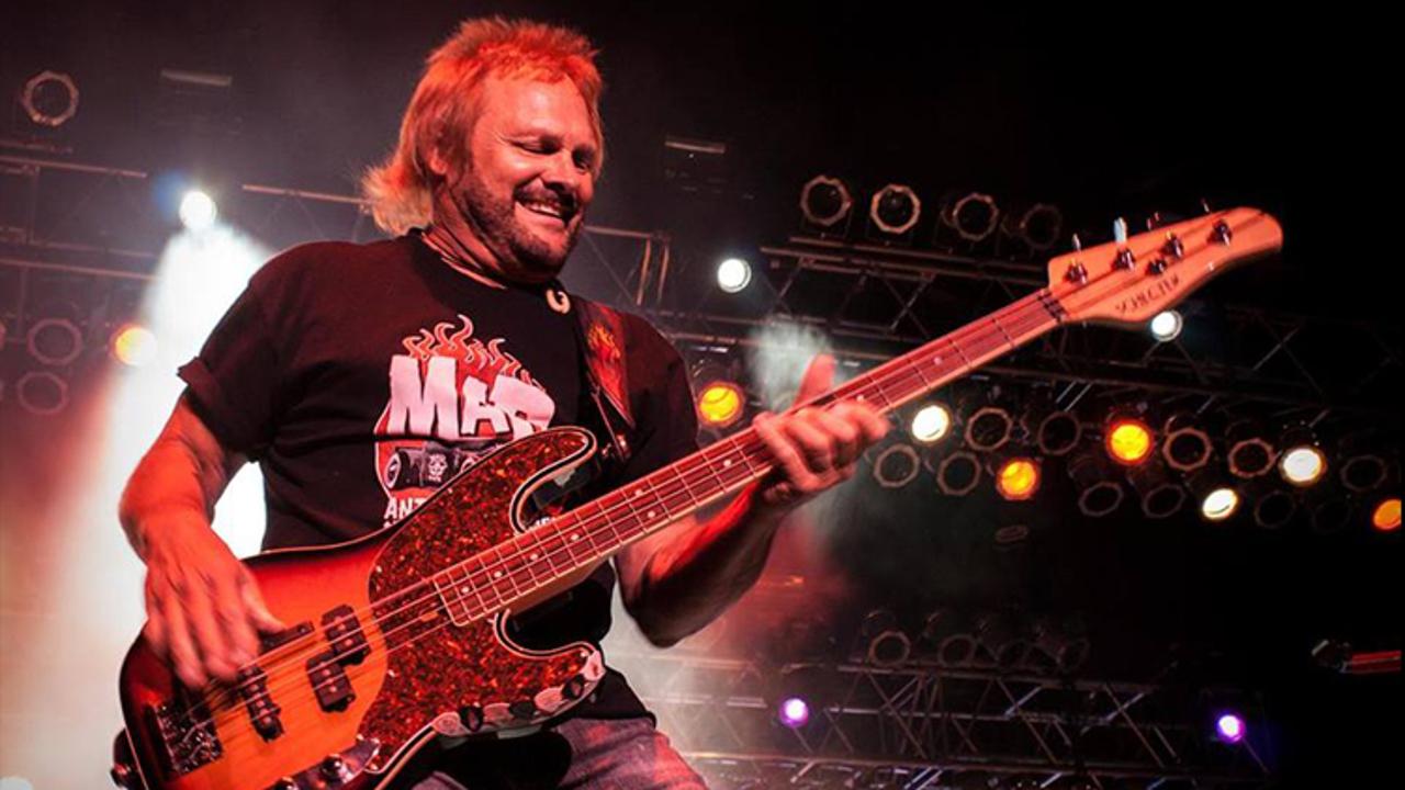 Michael Anthony dice que ha estado en las conversaciones de la gira tributo a Van Halen